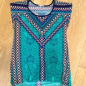 cute shirt! cool designs, barely worn. up to hip